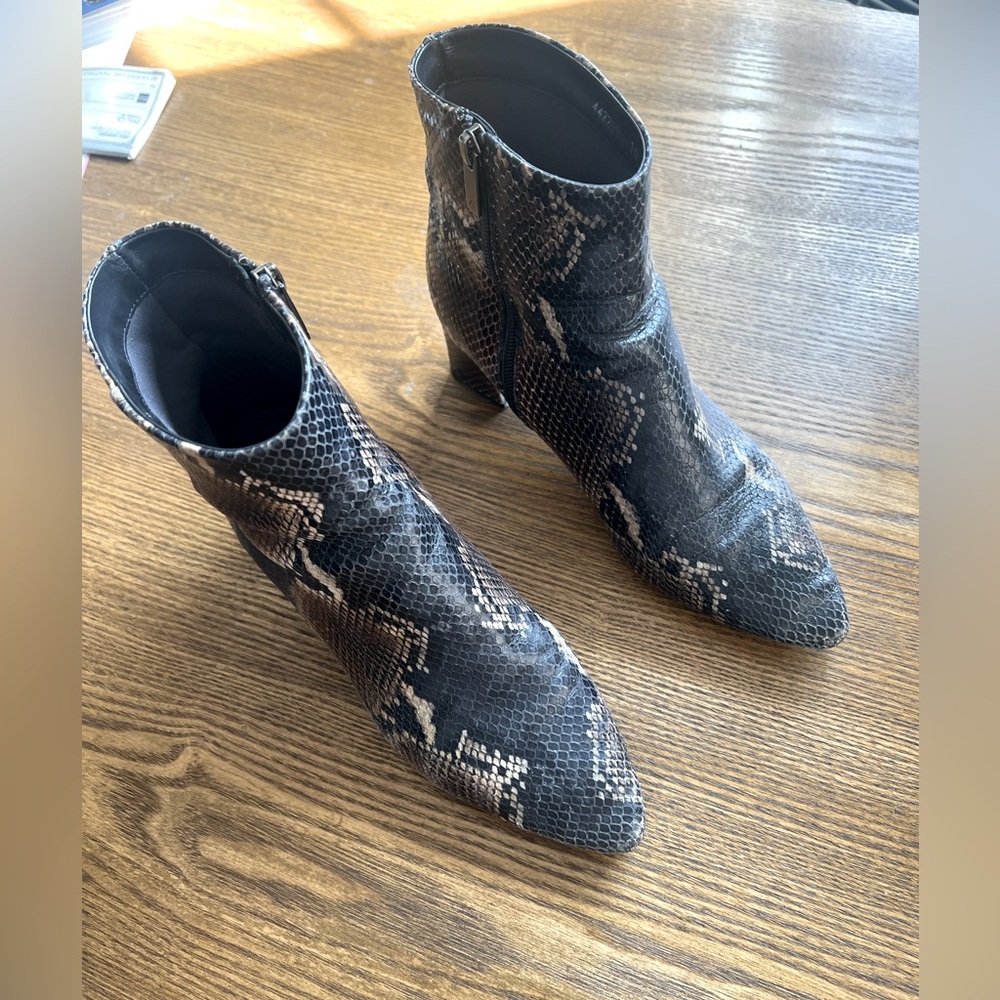 Aquatalia Genuine Snakeskin Low Heel Booties size 10